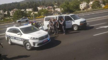 الشرطة تنصب الحواجز لعرقلة وصول الحافلات الى المسجد الاقصى